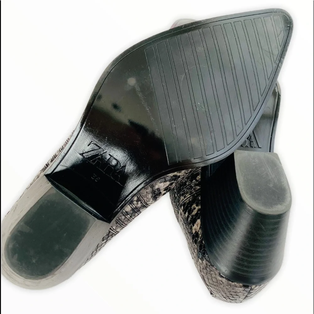 ZARA Gray & Black Snake‎ Skin Design Booties Size 6
